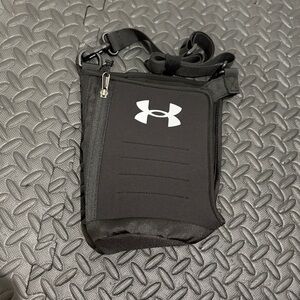 NWOT Under Armour 64ounce jug sling